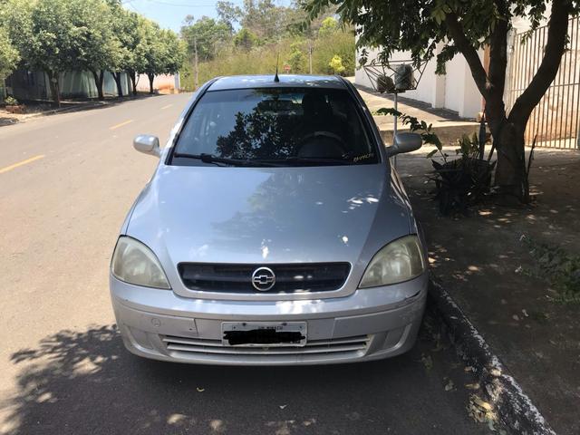 Corsa Sedan modelo 2004