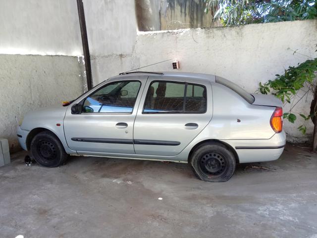 Clio Sedan 2002 - Foto 2