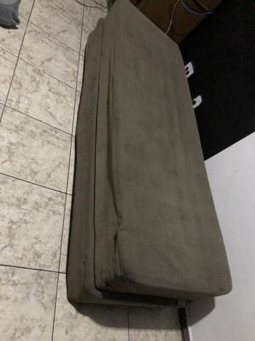 Vendo sofá cama barato acompanha colchão para parte de cima - Foto 2
