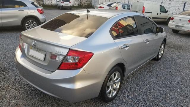 Honda Civic automático - completo - dono único - teto solar - apenas 41 mil km rodados - Foto 4