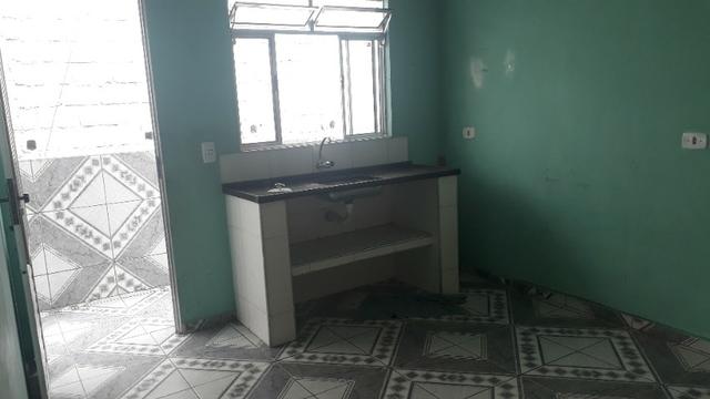 Aluga casa 2 cômodos no Jardim São Marcos p.f . Ônibus járd. São marco - Foto 3