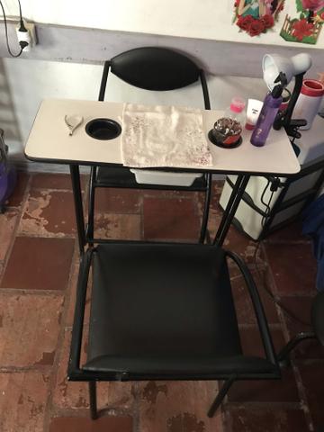 Mesa de manicure c/2 cadeiras