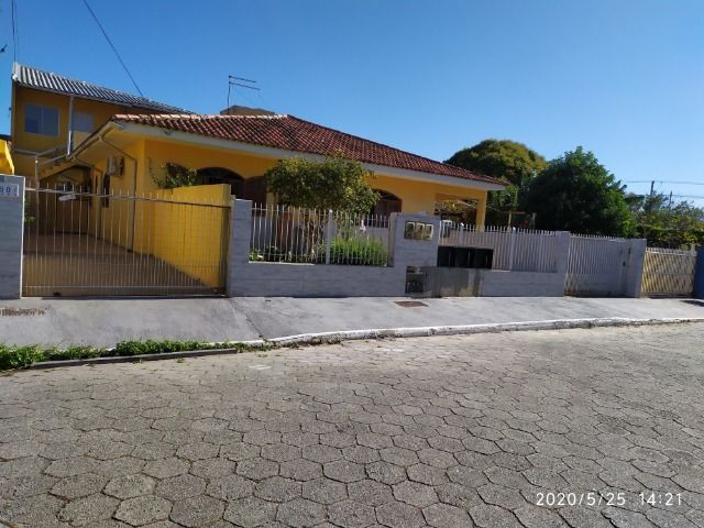 Casa com 2 dormitórios e demais dependencia no Campeche Florianópolis