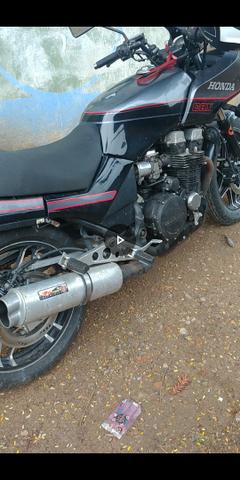 Moto famosa 750