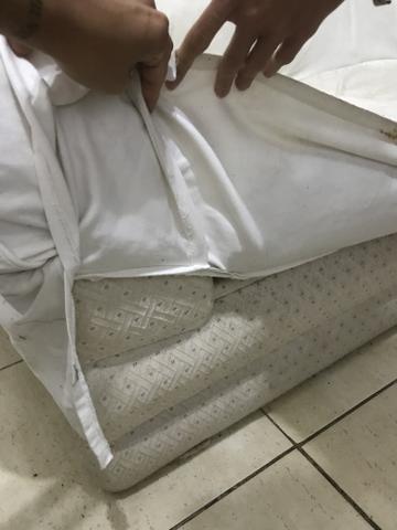 Sofá 3 lugares com capa vermelha para trocar fechada - Foto 4