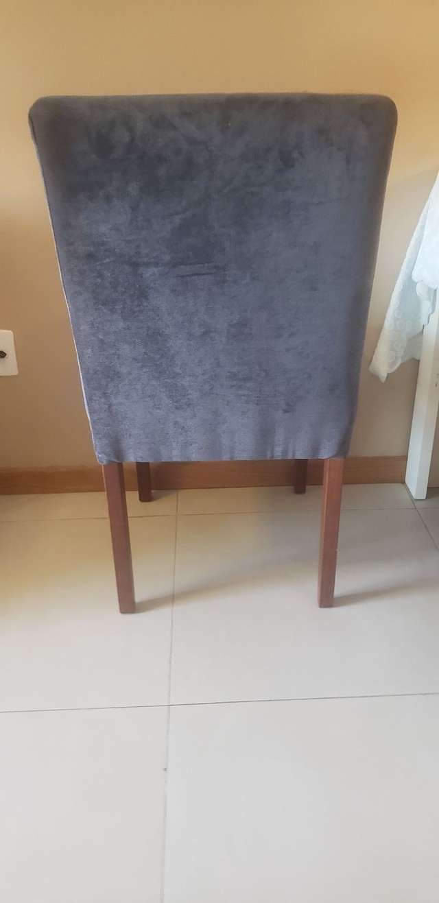 Cadeira em madeira e tecido azul - Foto 2