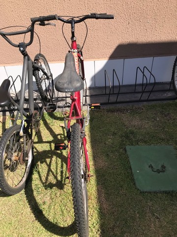 Vende-se BICICLETA  Cor vinho 