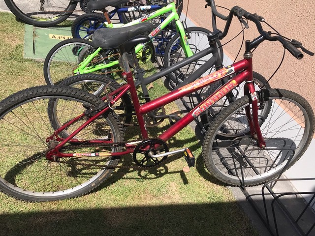 Vende-se BICICLETA  Cor vinho 