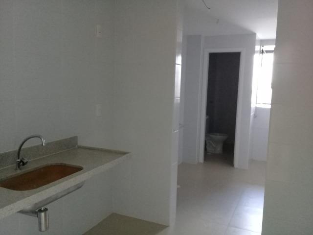 3 Quartos no coração do Farol com Porcelanato e 2 Vagas - Foto 7