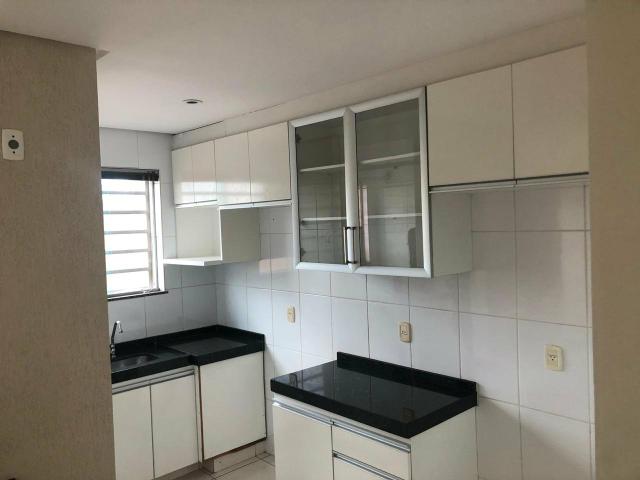 Apart 2 qts 1 suite armários ótima localização Jardim América