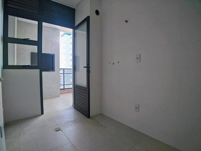 Amplo Apartamento 3 Dormitórios(1Suíte+2D) + Lavabo com 2 Vagas no Centro de Itajaí! - Foto 7