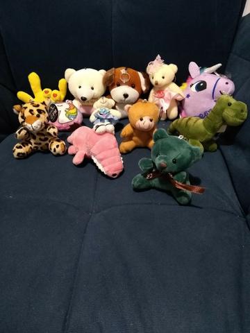 12 Mini Pelúcias chaveirinhos