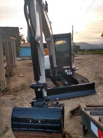Vendo Mini escavadeira Bob cat E50 - Foto 2