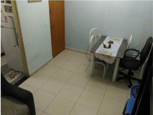 Apartamento 02 quartos, primeiro andar no Camargos