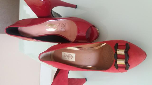 Sapatos vermelhos