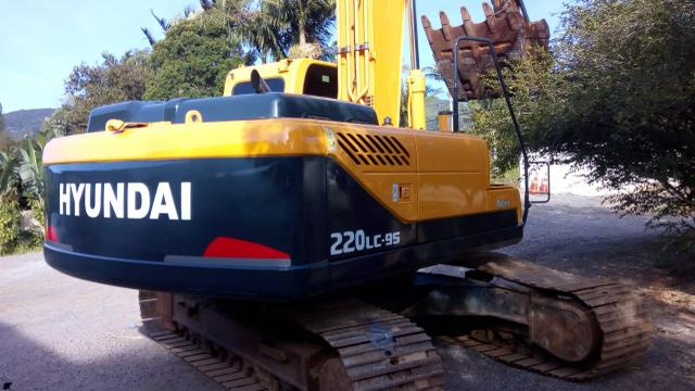 Escavadeira hyundai 220 lc-9s