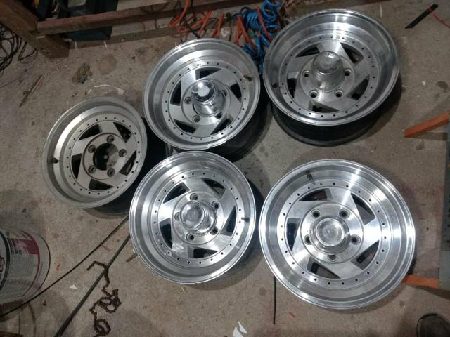 Vendo jogo com 5 rodas raridade de Dodge ram