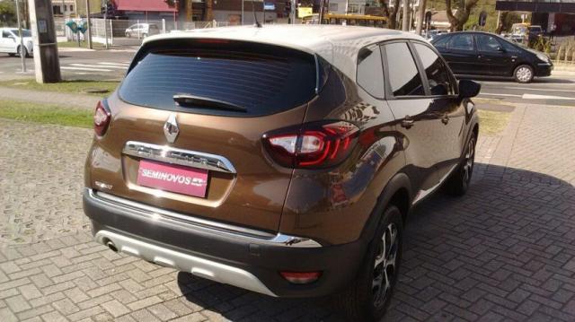 RENAULT CAPTUR INTENSE 1.6 16V SCE CVT X-TRONIC FLEX Marrom 2017/2018 - Foto 4