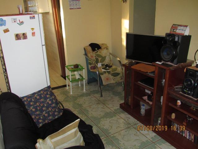 Casa com quintal, tudo murado, Bairro tranquilo, asfalto, condução, comércio! - Foto 6