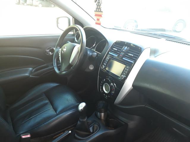 Nissan Versa - Foto 4