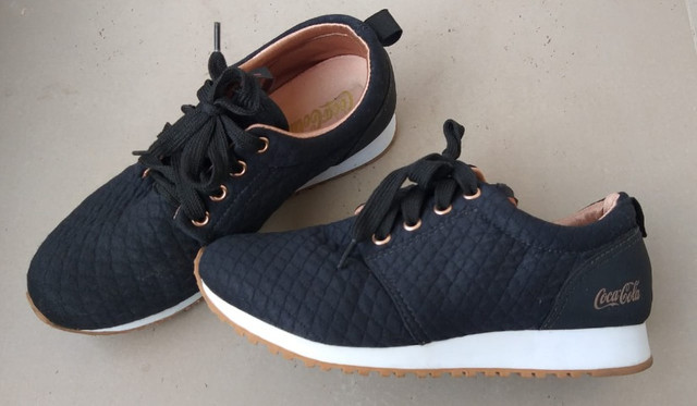 tenis coca cola sense preto e dourado