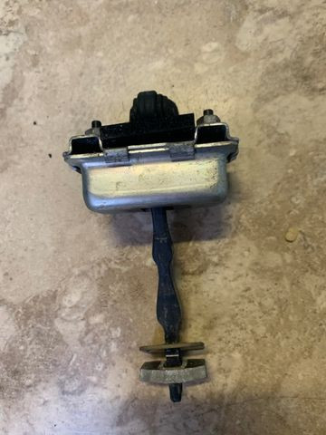 Limitador porta traseira gm malibu original - Foto 4