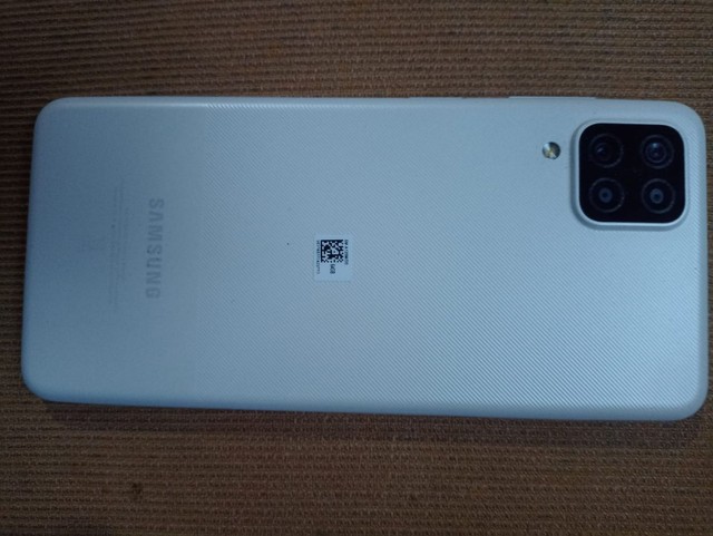 Smartphone Samsung A12 64 gigas com seis meses de uso. Semi novo único dono.  - Foto 3