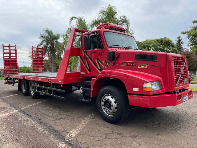 Caminhão Volvo NL12 360 6x4 Prancha 