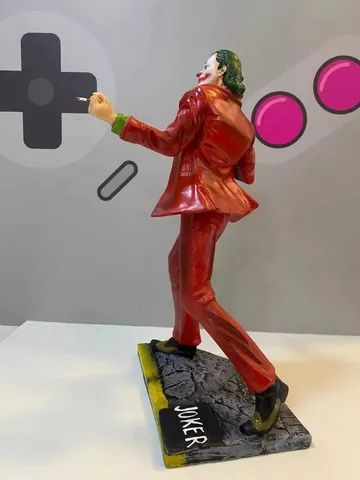 Estátua do Coringa Filme Joker Vilão do Batman Resina de 30cm - Foto 6