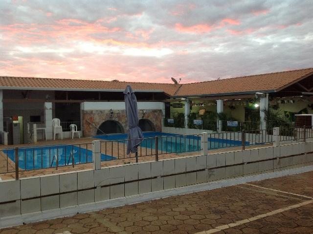 Chale novo,bem arejado,4 dormitórios,3 banheiros,piscina,sauna salao de jogos - Foto 2