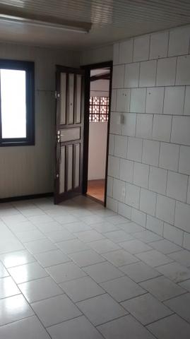 Casa Mista 2 quartos - Ótima Localização - Foto 2