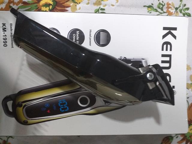 Máquina de corte Cordelles Kemei 1990 usada pouquíssimas vezes + Kit de tesoura Obopekal - Foto 3