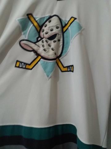 Camiseta duks das antigas várias etiquetas e bordados.muito conservada