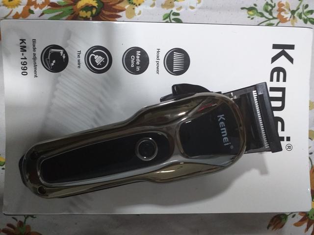 Máquina de corte Cordelles Kemei 1990 usada pouquíssimas vezes + Kit de tesoura Obopekal - Foto 2