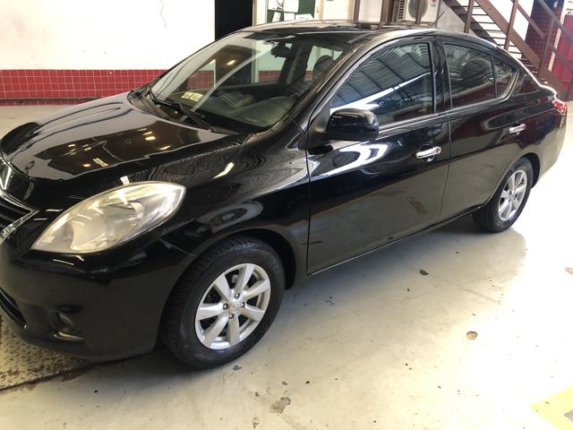 Nissan Versa SL 1.6 2014