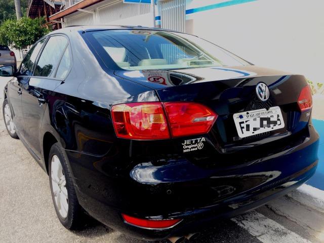 Jetta automáttico com teto solar e interior caramelo - Foto 5