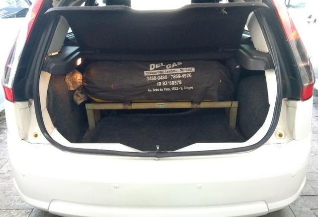 Ford Fiesta Hatch 1.6 c/GNV 2014 - Foto 8