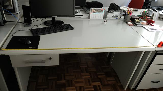 Mesa de escritório com gaveta Artesano - Foto 2