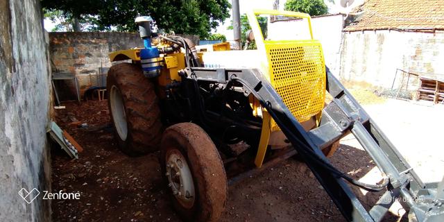 Vendo trator cbt 2100 com pá carregadeira, concha - Foto 6