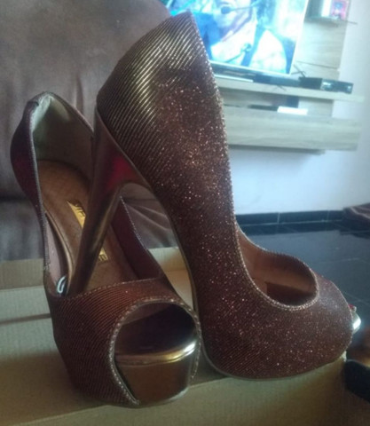 peep toe via marte meia pata