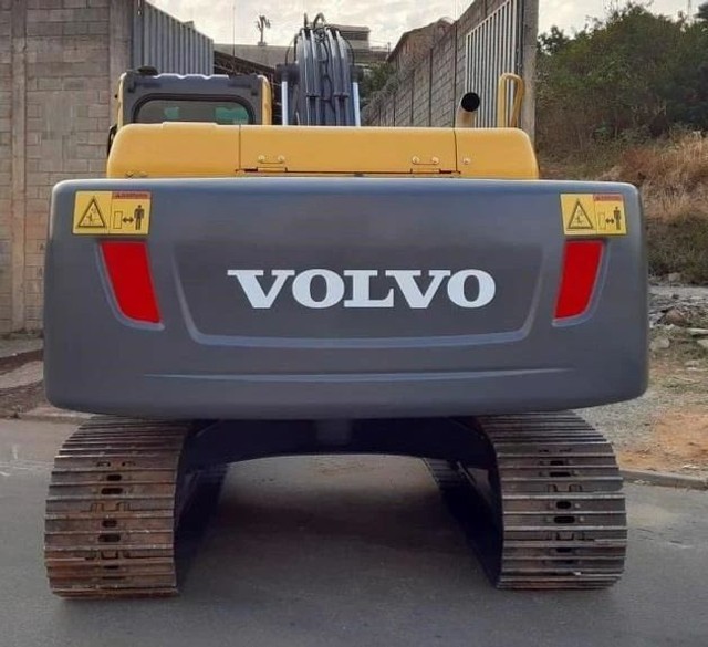 Escavadeira Volvo EC210B 