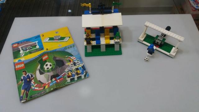 Lego 3413 e Lego 3403 - Arquibancada e gol futebol - Foto 2