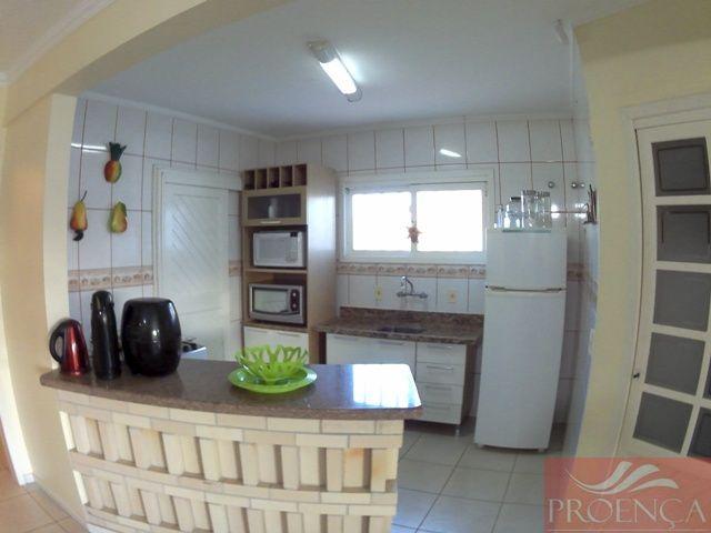 Excelente Casa Terreá, Apenas 02 quadras do Mar, próximo de Tudo - Foto 4