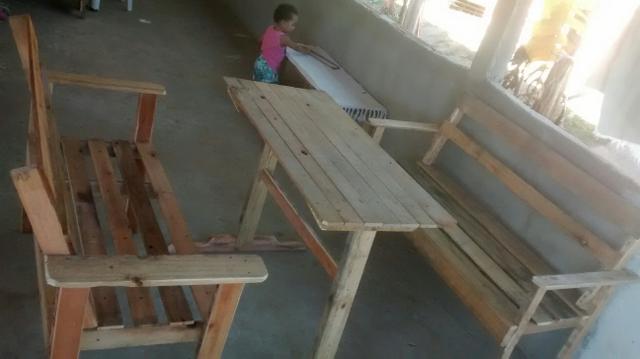 Bancos e mesa de palete - Foto 3