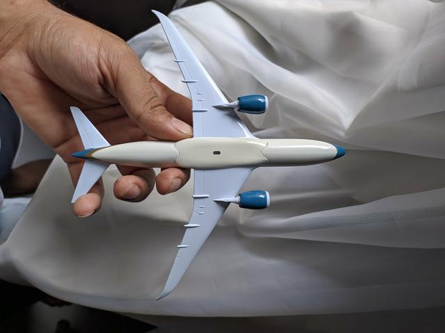 Miniatura Boeing 787 - Foto 3