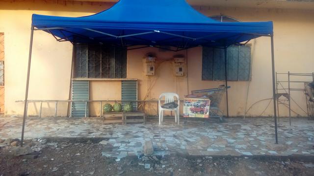 Vendo tenda 4,50m x 3m