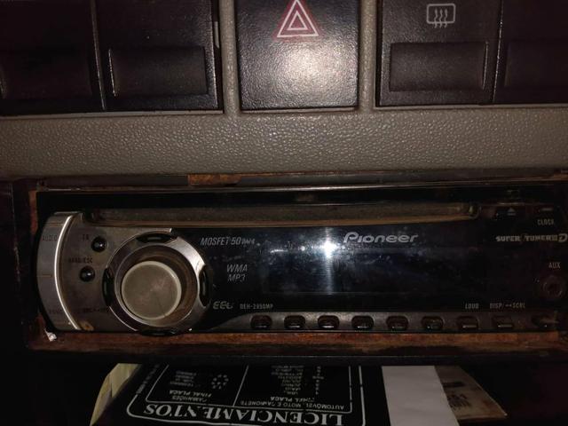 Vendo um trio de 15 polegadas e um rádio da Pioneer