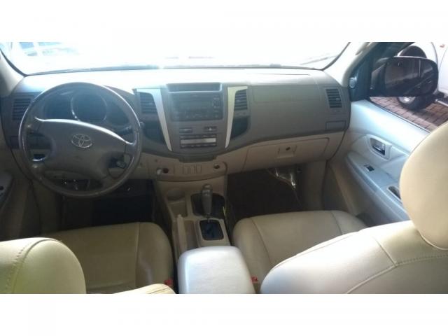 TOYOTA HILUX SW4 SRV D4-D 4X4 3.0 TDI DIES. AUT - Foto 9