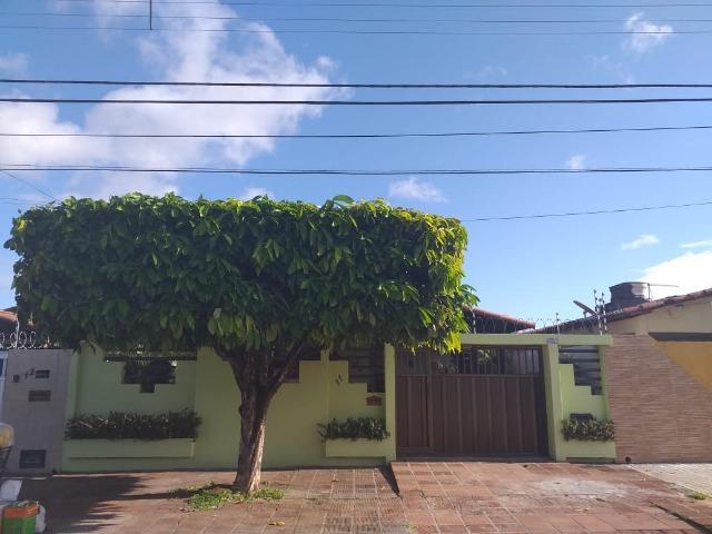 Casa com excelente localização (próxima à Av. Abel Cabral):