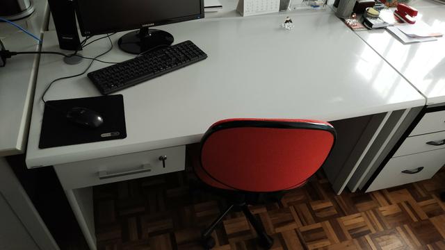 Mesa de escritório com gaveta Artesano - Foto 3
